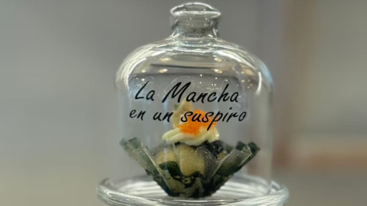 Una magdalena de bacalao, tinta de calamar y huevas de tobiko gana el Concurso de Tapas de Albacete